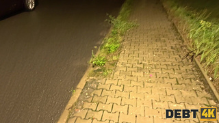 Сексом за долги пришлось расплачиваться красотке Una Fairy